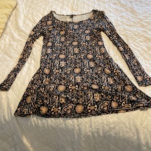 Women’s casual dress. Good condition.